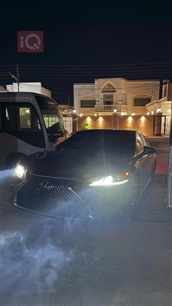 لێکزس ES
